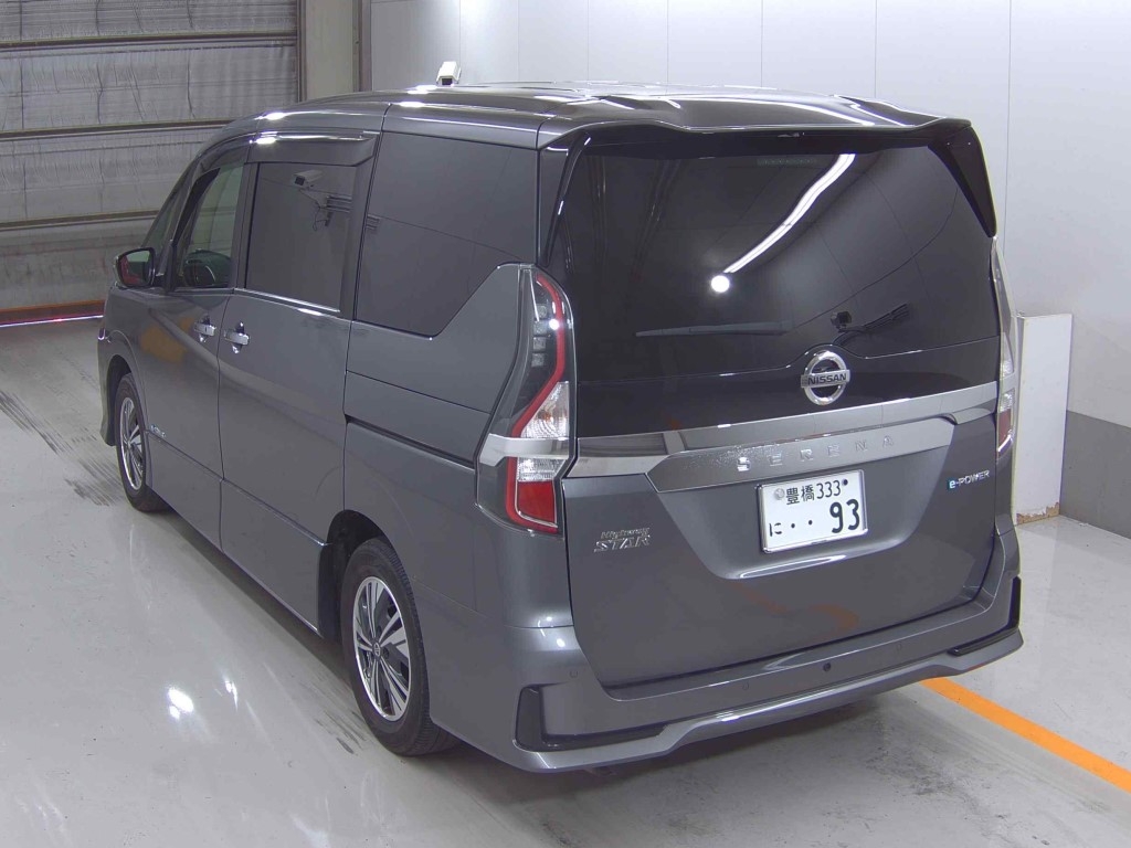 Nissan Serena Image 2