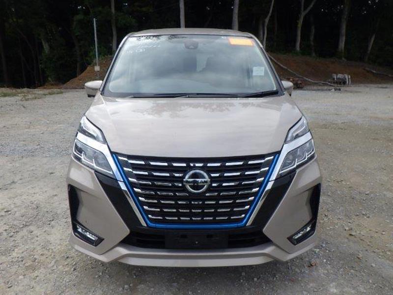 Nissan Serena Image 2