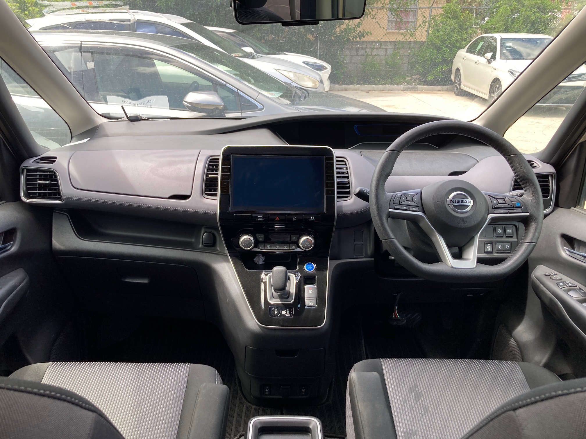 Nissan Serena Image 3