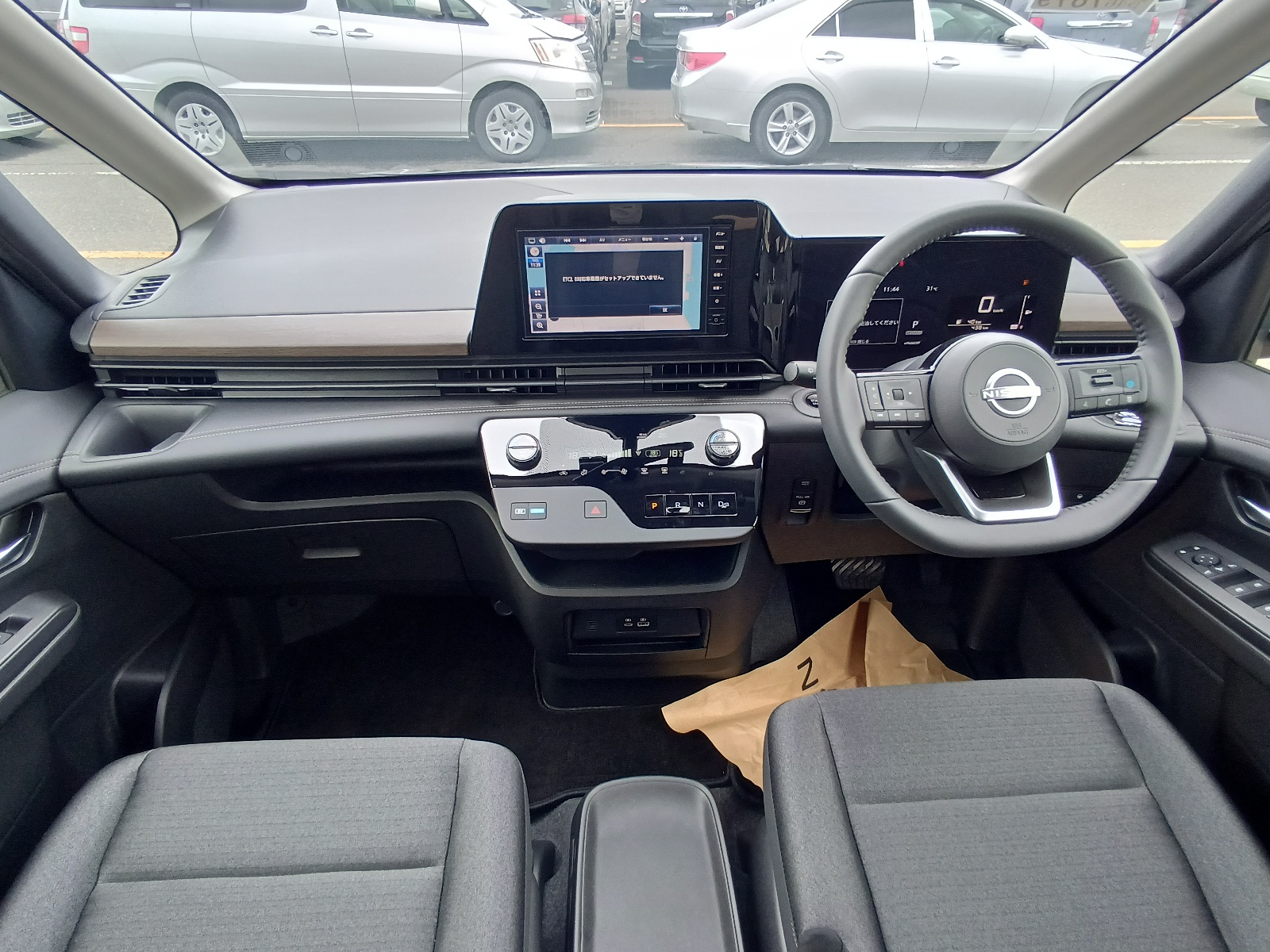 Nissan Serena Image 2