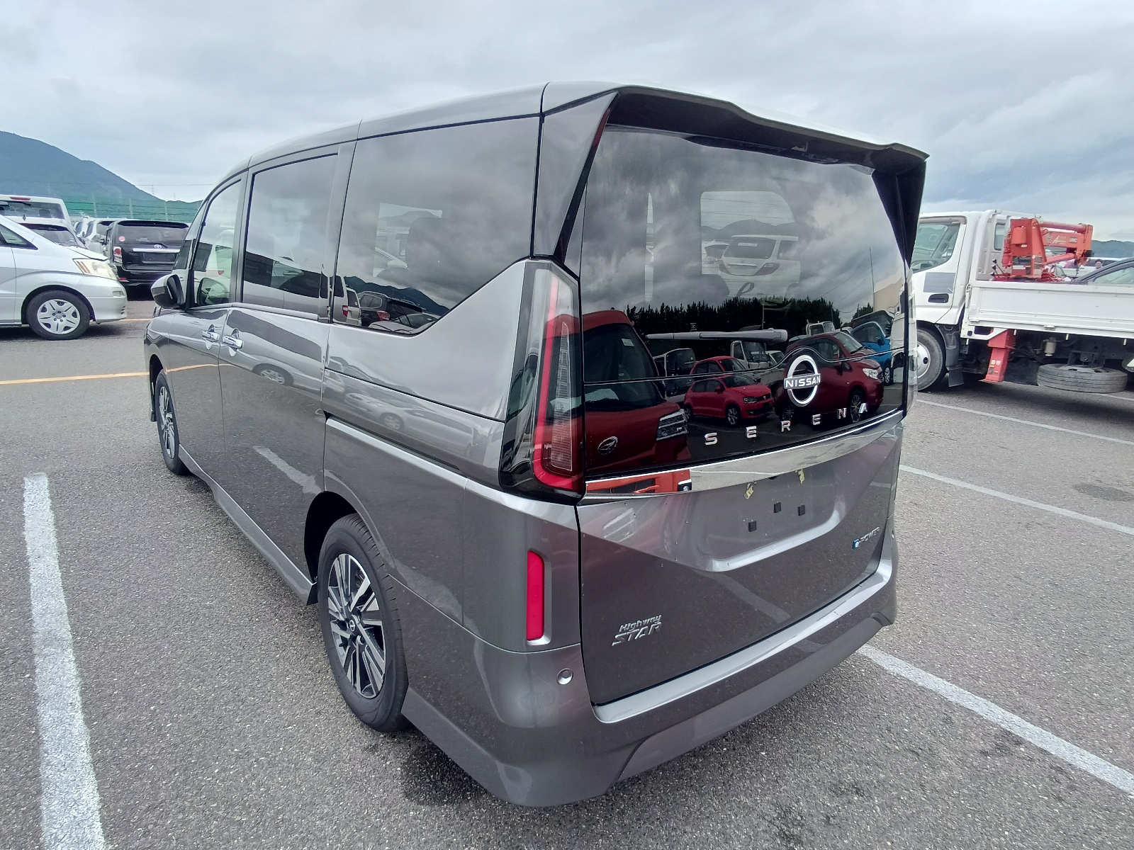 Nissan Serena Image 5