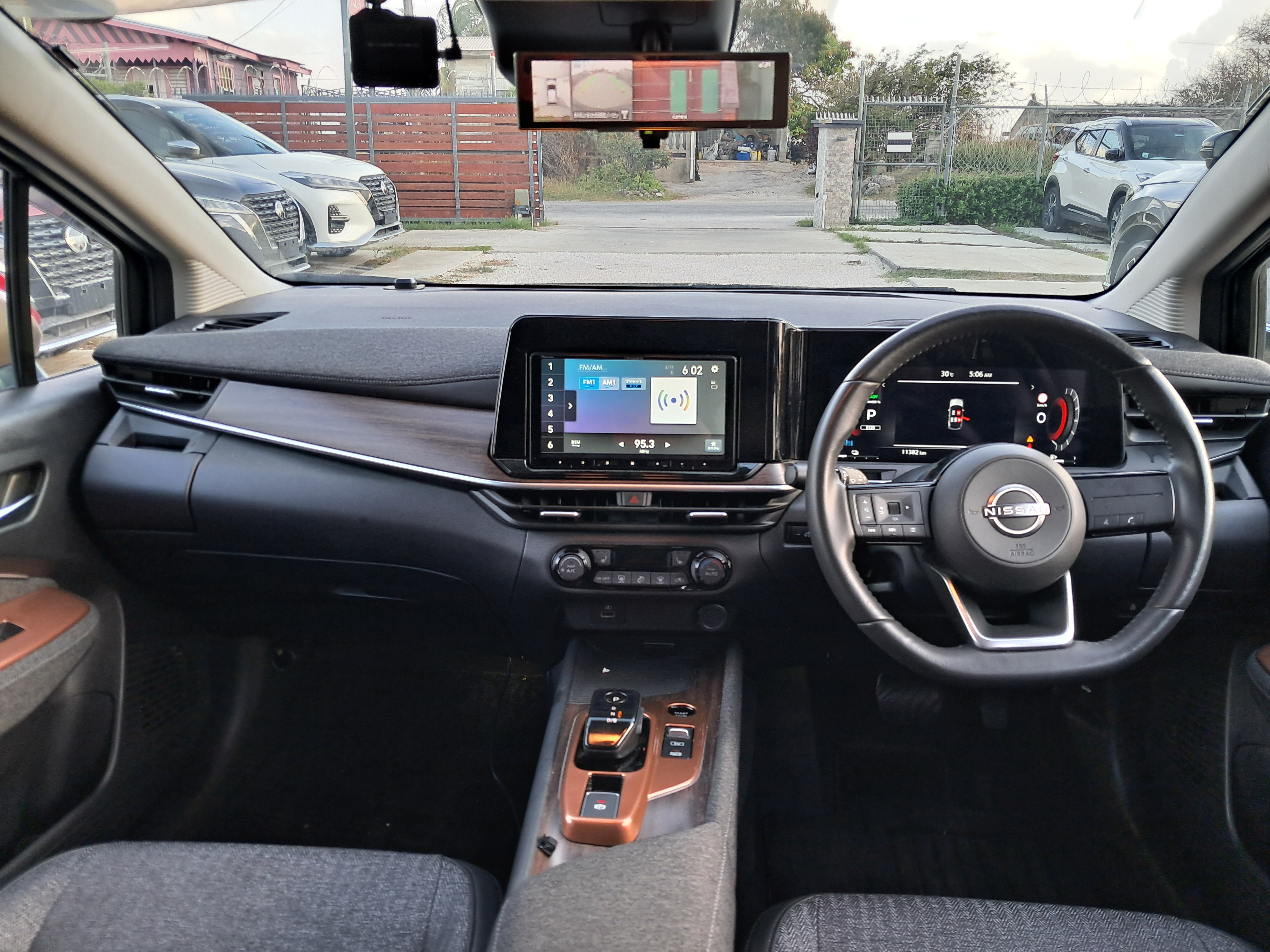 Nissan Note Aura Image 2